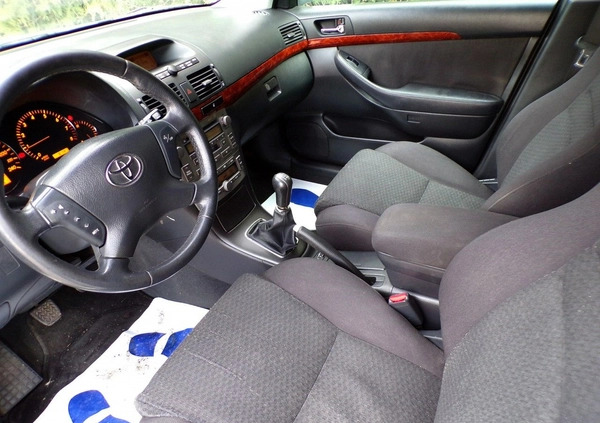 Toyota Avensis cena 13900 przebieg: 198000, rok produkcji 2005 z Kolno małe 407